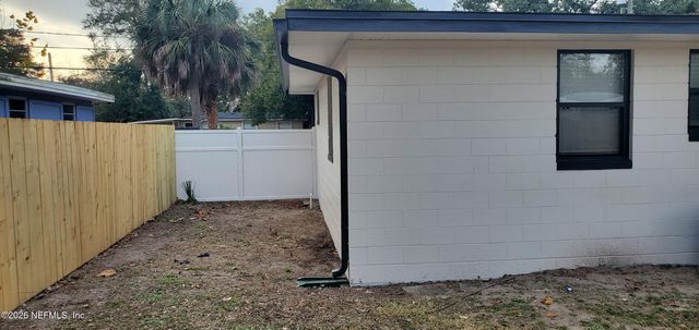 2921 SEARCHWOOD Drive, Jacksonville, FL 32277