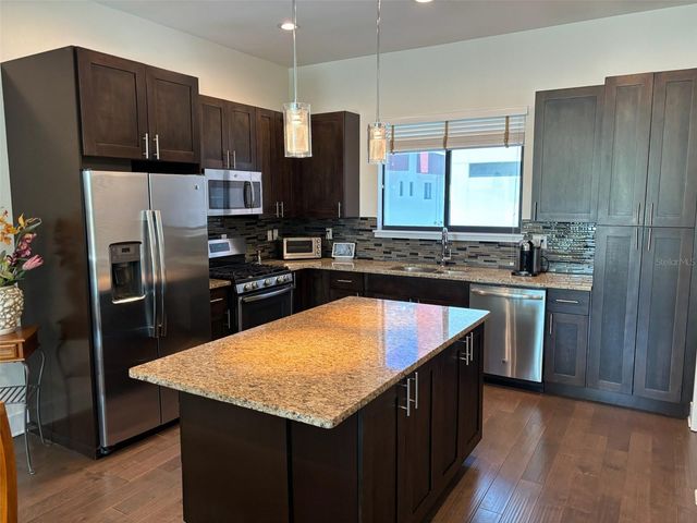 130 8TH STREET N, St Petersburg, FL 33701