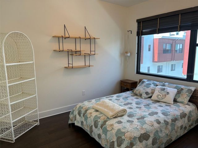 130 8TH STREET N, St Petersburg, FL 33701