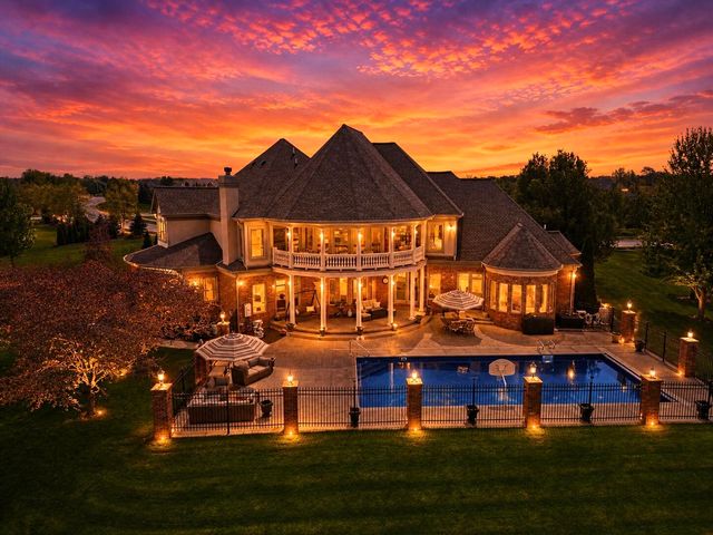 1200 White Hawk Drive, Crown Point, IN 46307