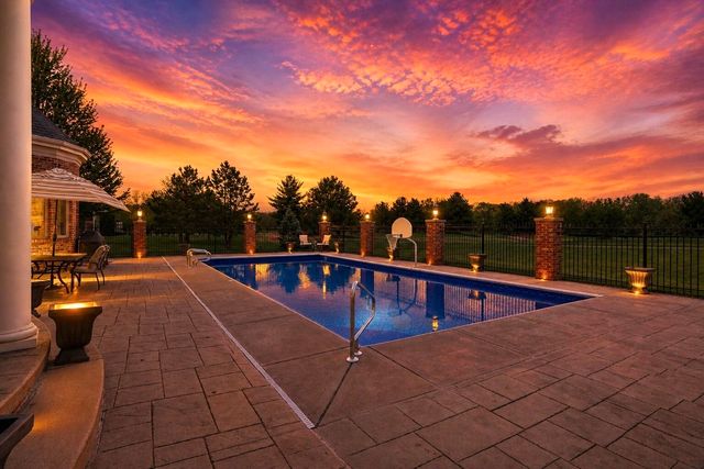 1200 White Hawk Drive, Crown Point, IN 46307