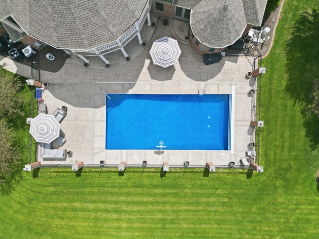 1200 White Hawk Drive, Crown Point, IN 46307