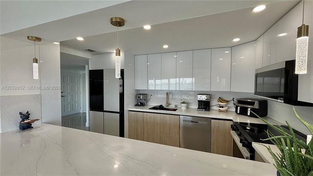 11111 NE Biscayne Boulevard 16A, Miami, FL 33181