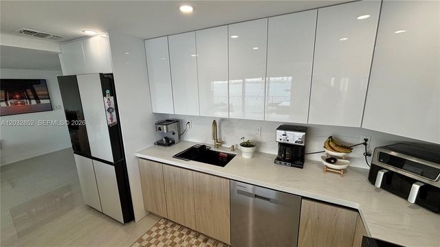 11111 NE Biscayne Boulevard 16A, Miami, FL 33181