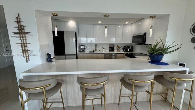 11111 NE Biscayne Boulevard 16A, Miami, FL 33181