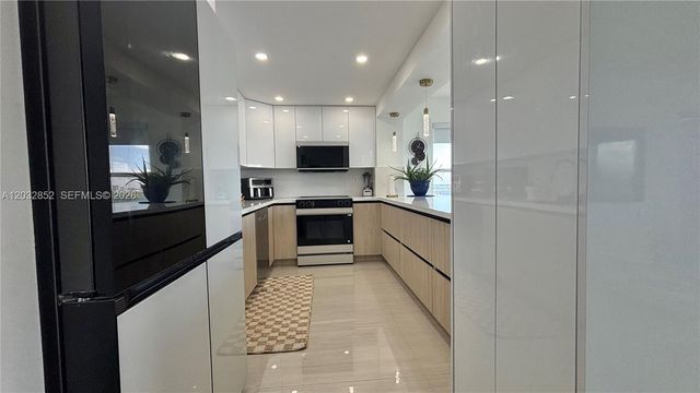 11111 NE Biscayne Boulevard 16A, Miami, FL 33181