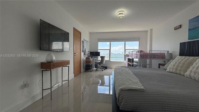 11111 NE Biscayne Boulevard 16A, Miami, FL 33181