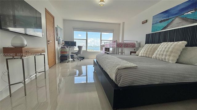 11111 NE Biscayne Boulevard 16A, Miami, FL 33181