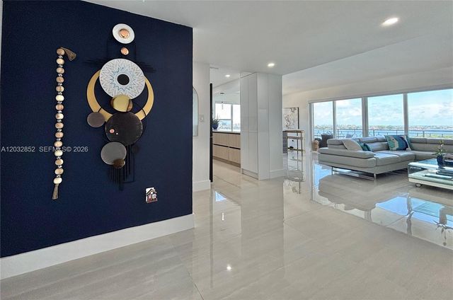 11111 NE Biscayne Boulevard 16A, Miami, FL 33181