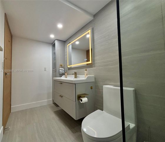 11111 NE Biscayne Boulevard 16A, Miami, FL 33181