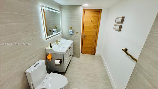 11111 NE Biscayne Boulevard 16A, Miami, FL 33181