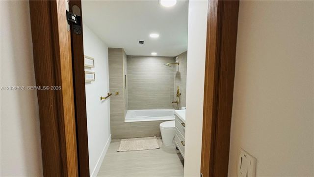 11111 NE Biscayne Boulevard 16A, Miami, FL 33181