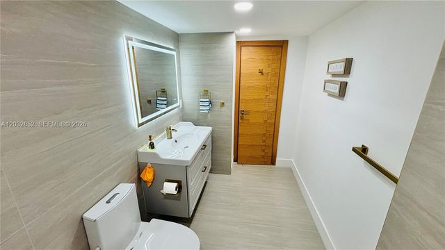 11111 NE Biscayne Boulevard 16A, Miami, FL 33181