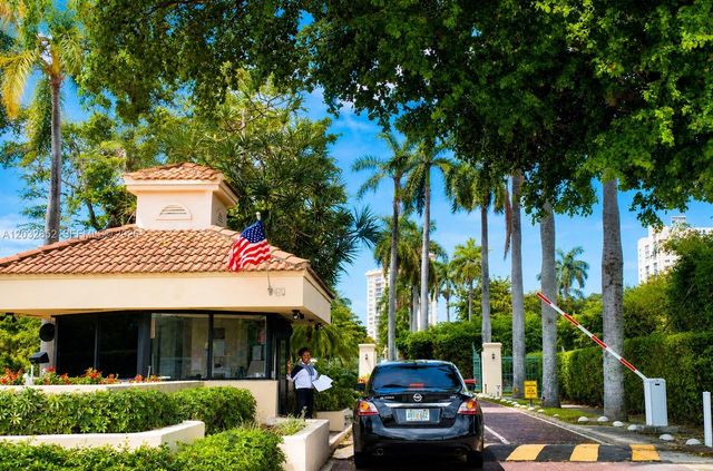 11111 NE Biscayne Boulevard 16A, Miami, FL 33181