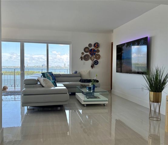 11111 NE Biscayne Boulevard 16A, Miami, FL 33181