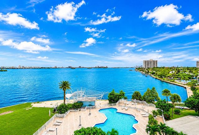 11111 NE Biscayne Boulevard 16A, Miami, FL 33181