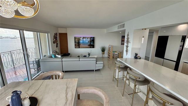 11111 NE Biscayne Boulevard 16A, Miami, FL 33181