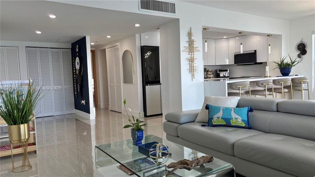 11111 NE Biscayne Boulevard 16A, Miami, FL 33181