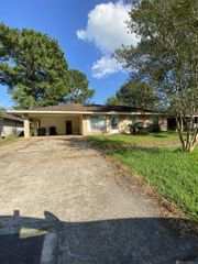 2046 Oak Grove Dr, Baton Rouge, LA 70815