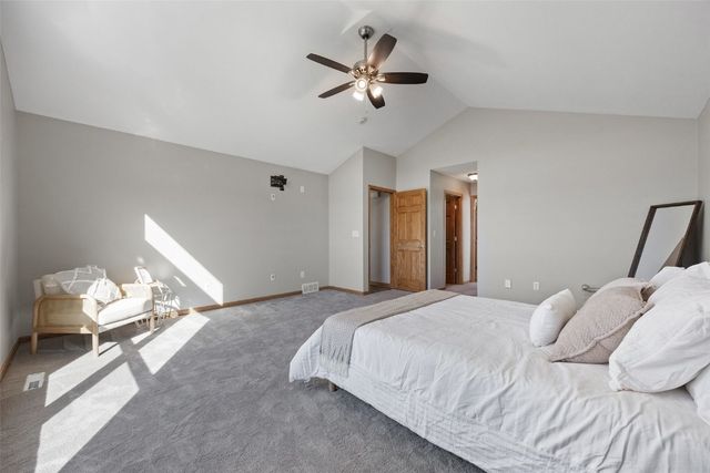 5510 Hunters Ridge Court, Marion, IA 52302