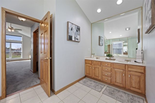 5510 Hunters Ridge Court, Marion, IA 52302