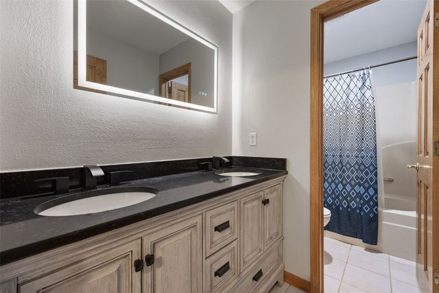 5510 Hunters Ridge Court, Marion, IA 52302