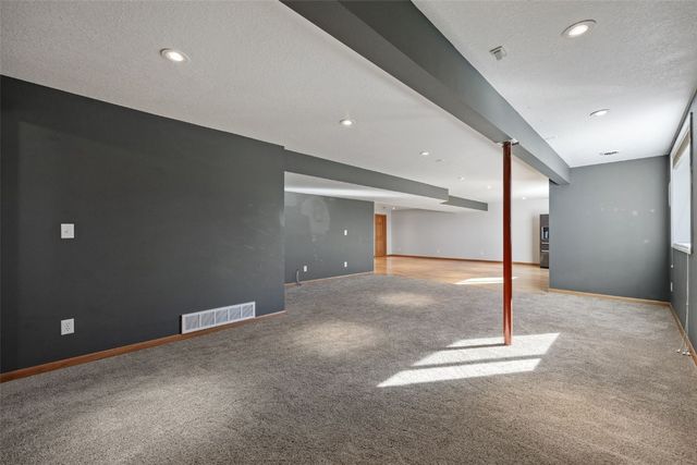 5510 Hunters Ridge Court, Marion, IA 52302