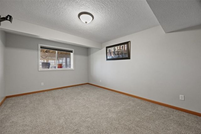 5510 Hunters Ridge Court, Marion, IA 52302