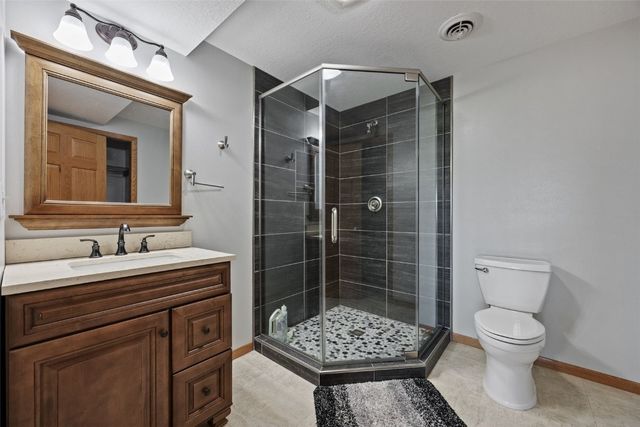 5510 Hunters Ridge Court, Marion, IA 52302