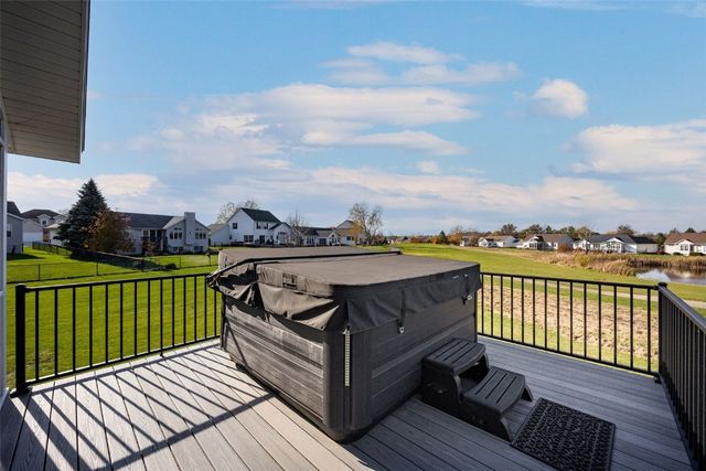 5510 Hunters Ridge Court, Marion, IA 52302