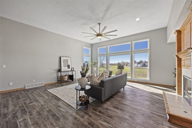 5510 Hunters Ridge Court, Marion, IA 52302