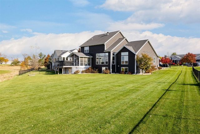 5510 Hunters Ridge Court, Marion, IA 52302