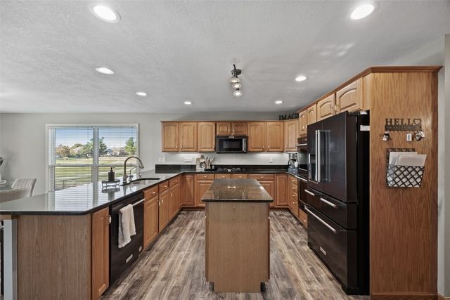 5510 Hunters Ridge Court, Marion, IA 52302