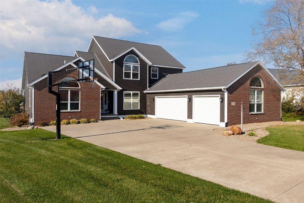 5510 Hunters Ridge Court, Marion, IA 52302