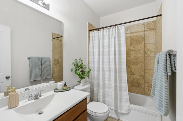 124 Golden Eagle LN, Leander, TX 78641