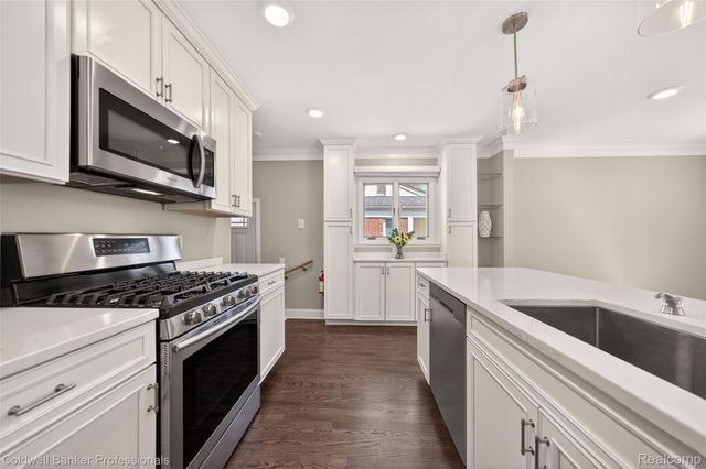 3050 Sylvan Drive, Royal Oak Charter Township, MI 48073
