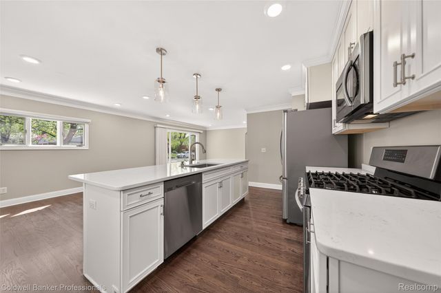 3050 Sylvan Drive, Royal Oak Charter Township, MI 48073