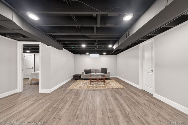 3050 Sylvan Drive, Royal Oak Charter Township, MI 48073