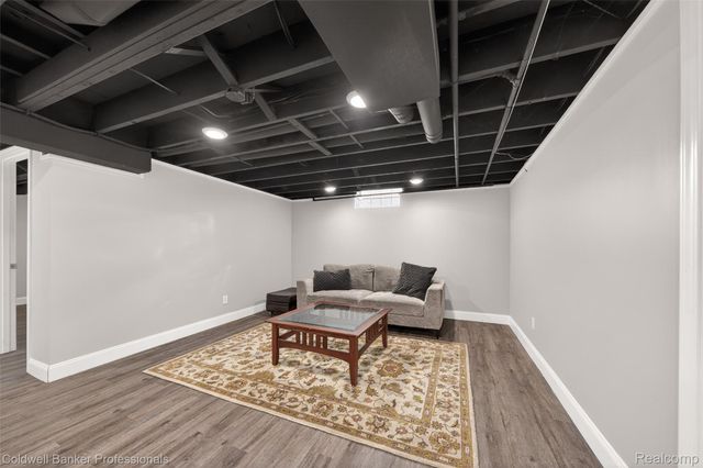 3050 Sylvan Drive, Royal Oak Charter Township, MI 48073