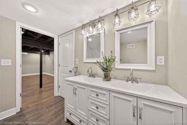 3050 Sylvan Drive, Royal Oak Charter Township, MI 48073