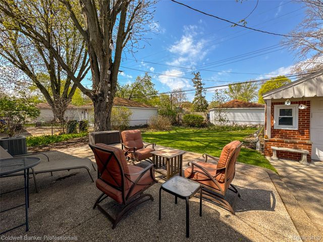 3050 Sylvan Drive, Royal Oak Charter Township, MI 48073