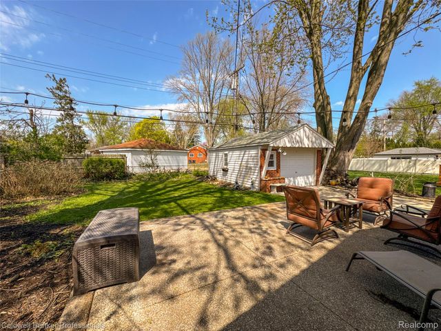 3050 Sylvan Drive, Royal Oak Charter Township, MI 48073