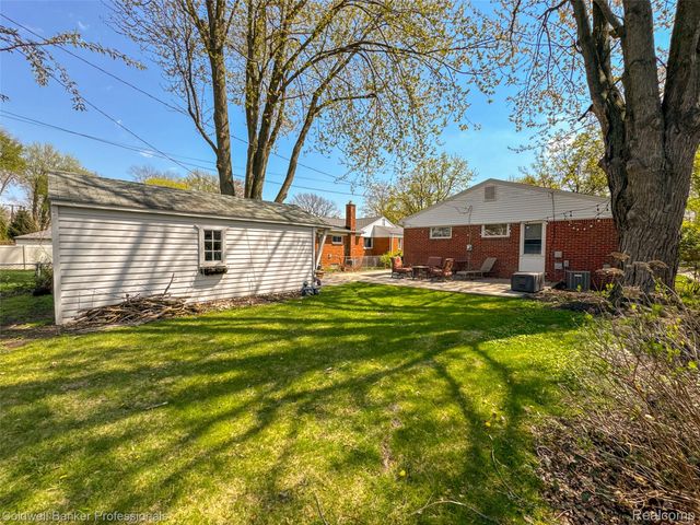 3050 Sylvan Drive, Royal Oak Charter Township, MI 48073