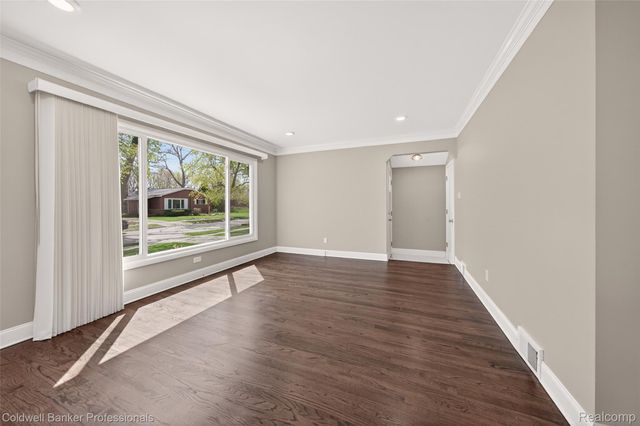 3050 Sylvan Drive, Royal Oak Charter Township, MI 48073