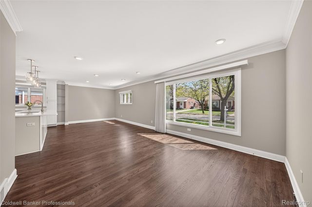 3050 Sylvan Drive, Royal Oak Charter Township, MI 48073