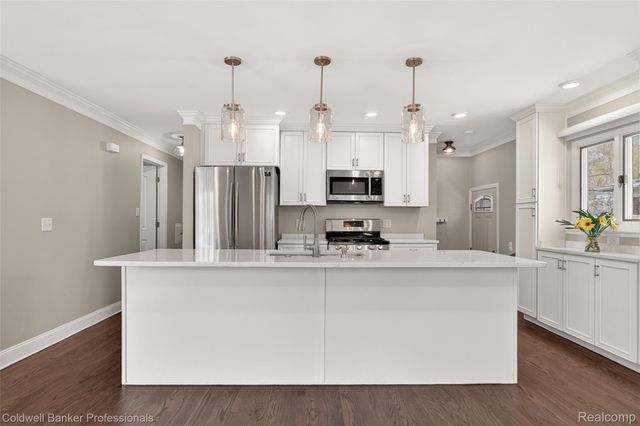 3050 Sylvan Drive, Royal Oak Charter Township, MI 48073