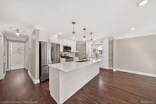 3050 Sylvan Drive, Royal Oak Charter Township, MI 48073