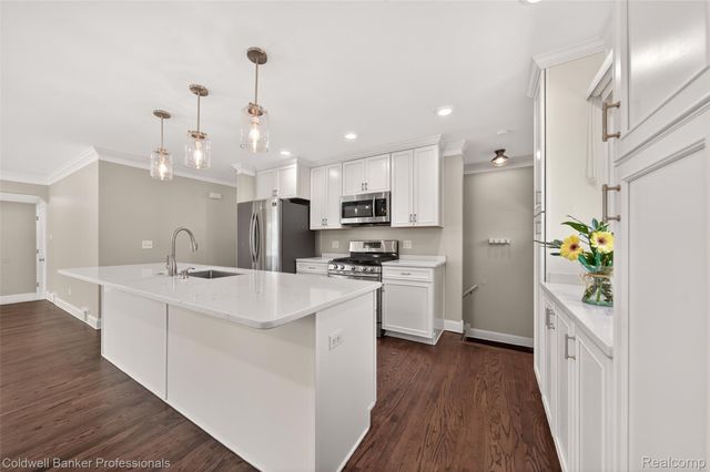 3050 Sylvan Drive, Royal Oak Charter Township, MI 48073