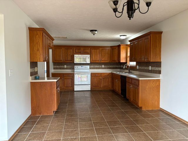 424 S Southgate Drive, Nixa, MO 65714