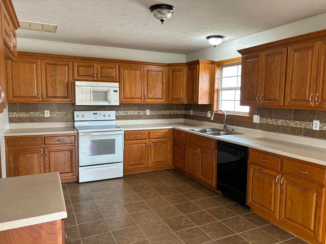 424 S Southgate Drive, Nixa, MO 65714